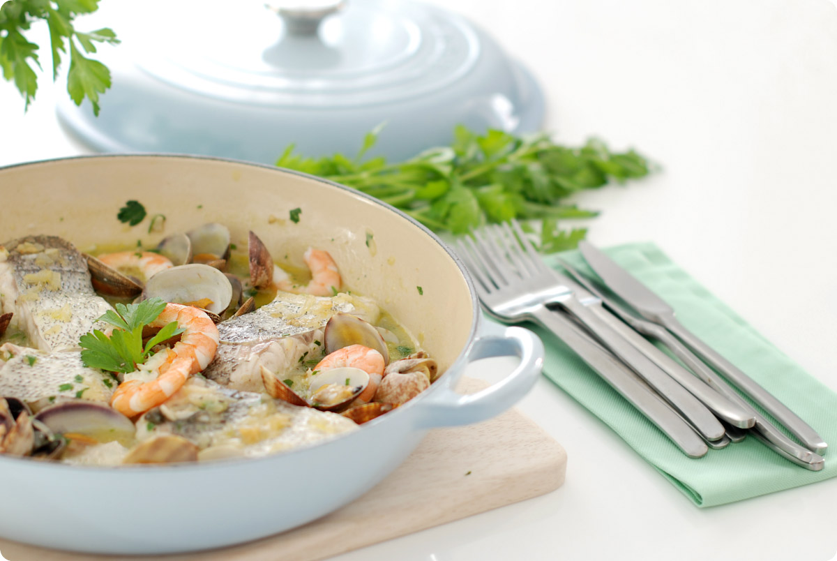 MERLUZA EN SALSA CON ALMEJAS Y GAMBAS - Nutriban